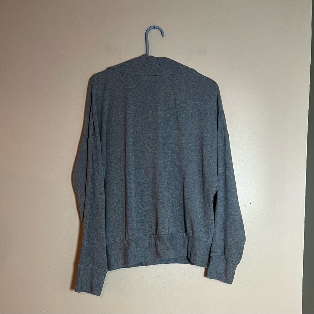 Fabletics Womens Medium Gray Athletic Long Sleeve Hoodie Pullover